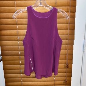 Light weight stretch running tank-size 4- like new